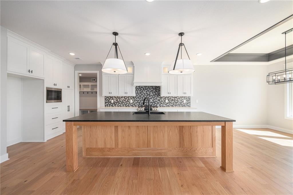 5163 Northwest 47th Street Riverside, MO 64150 - Photo 15 of 48