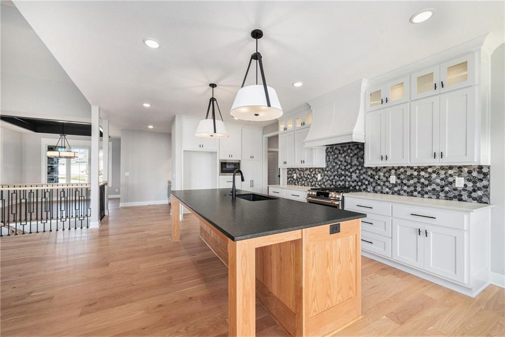 5163 Northwest 47th Street Riverside, MO 64150 - Photo 16 of 48