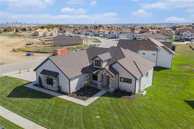 $939,950 | 5163 Northwest 47th Street, Riverside, MO 64150