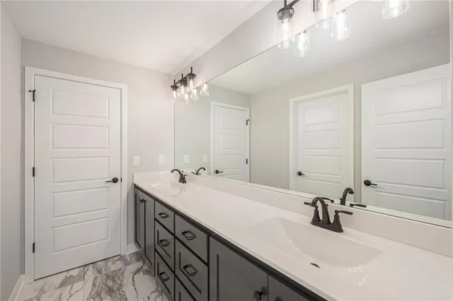 $939,950 | 5163 Northwest 47th Street, Riverside, MO 64150