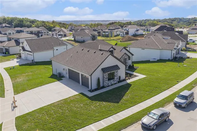 $939,950 | 5163 Northwest 47th Street, Riverside, MO 64150