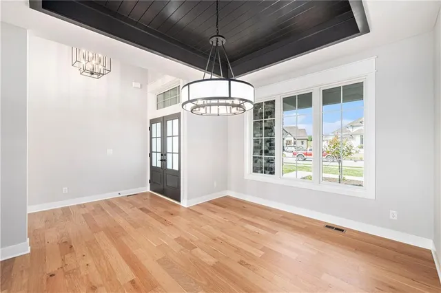 $939,950 | 5163 Northwest 47th Street, Riverside, MO 64150