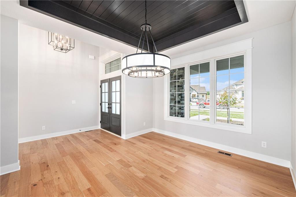 5163 Northwest 47th Street Riverside, MO 64150 - Photo 7 of 48