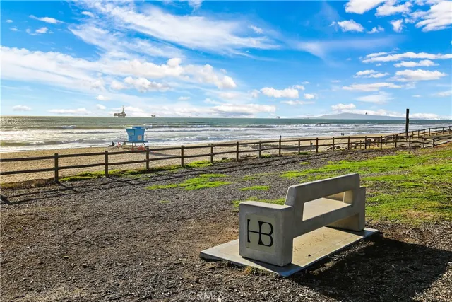 $1,388,888 | 4165 Warner Avenue, Unit 202, Huntington Beach, CA 92649