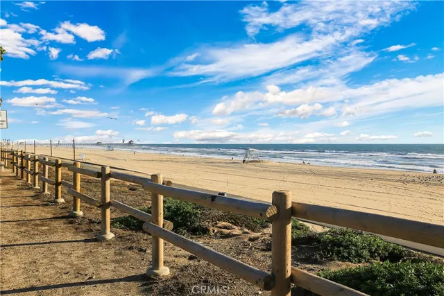 $1,388,888 | 4165 Warner Avenue, Unit 202, Huntington Beach, CA 92649