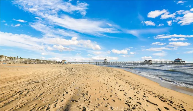 $1,388,888 | 4165 Warner Avenue, Unit 202, Huntington Beach, CA 92649