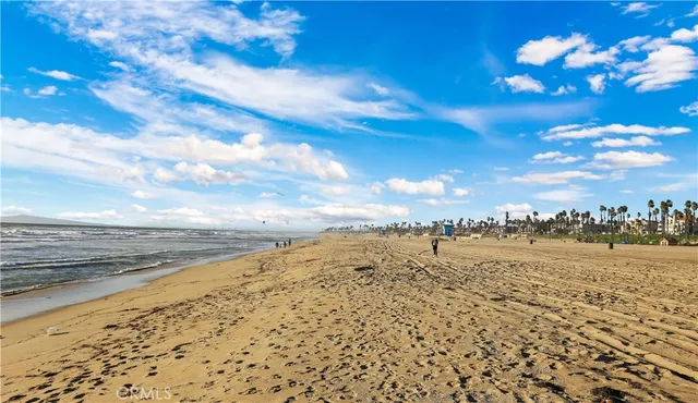 $1,388,888 | 4165 Warner Avenue, Unit 202, Huntington Beach, CA 92649