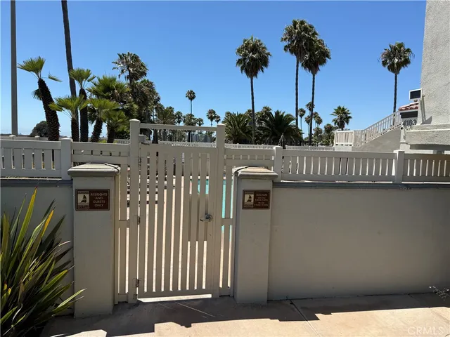 $1,388,888 | 4165 Warner Avenue, Unit 202, Huntington Beach, CA 92649