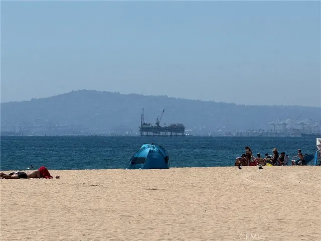 $1,388,888 | 4165 Warner Avenue, Unit 202, Huntington Beach, CA 92649