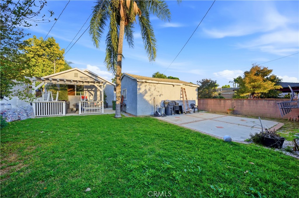 307 South Locust Avenue Compton, CA 90221 - Photo 27 of 35