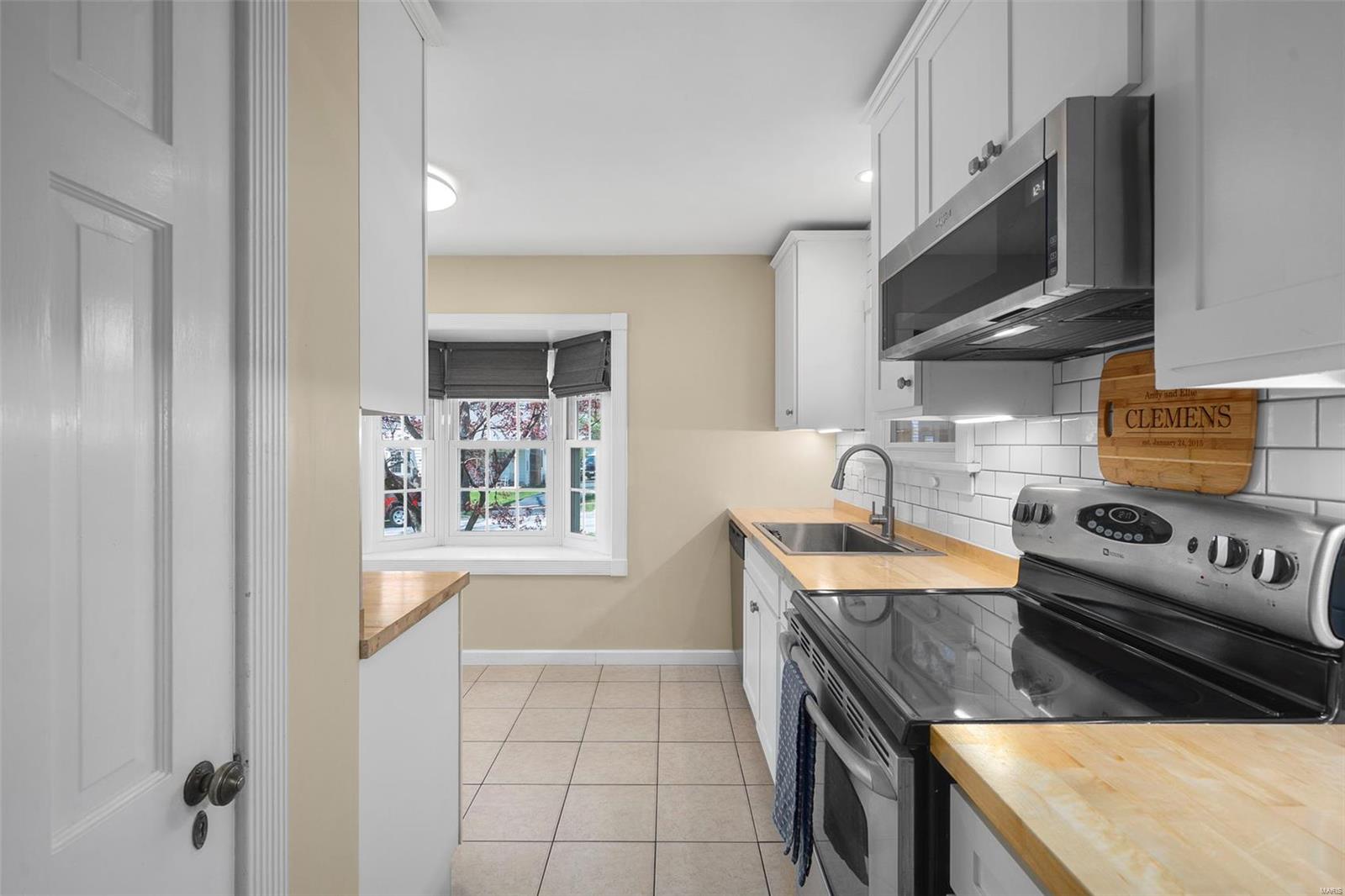 2820 Manderly Drive St. Louis, MO 63144 - Photo 14 of 51