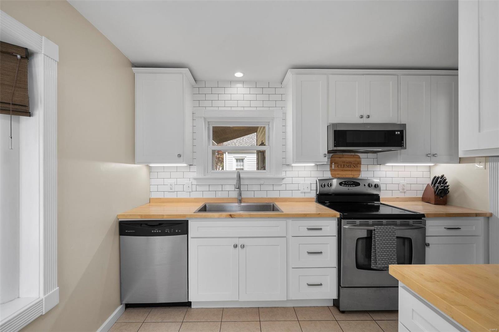 2820 Manderly Drive St. Louis, MO 63144 - Photo 15 of 51