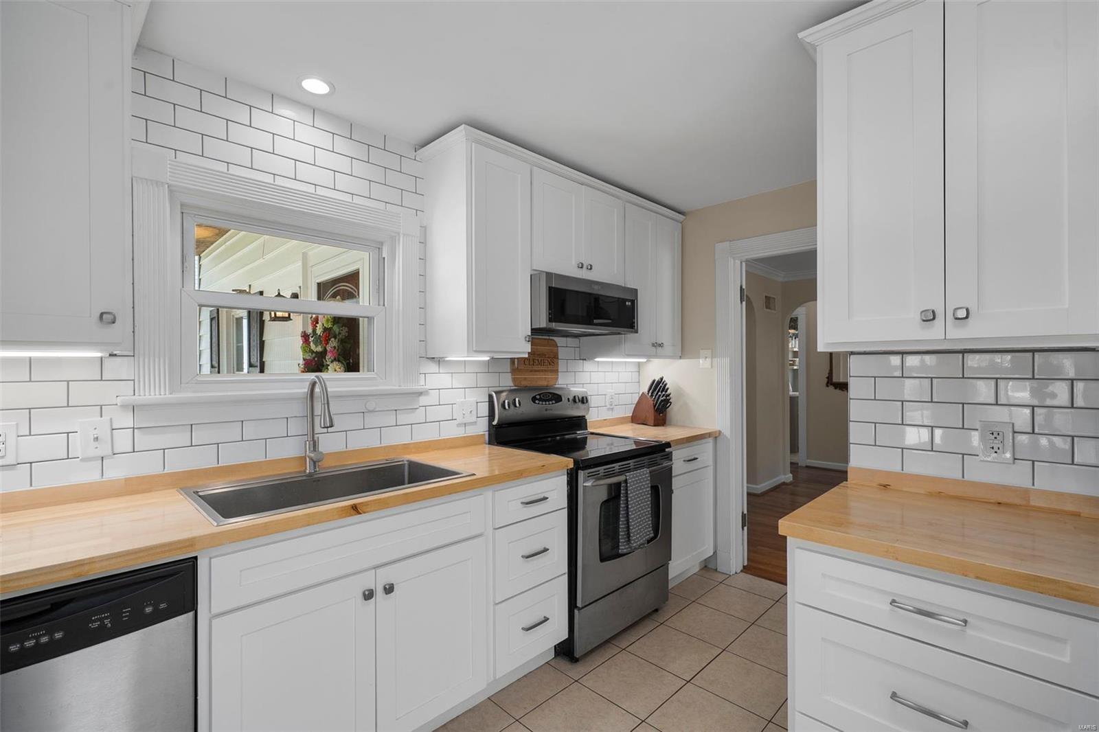 2820 Manderly Drive St. Louis, MO 63144 - Photo 16 of 51