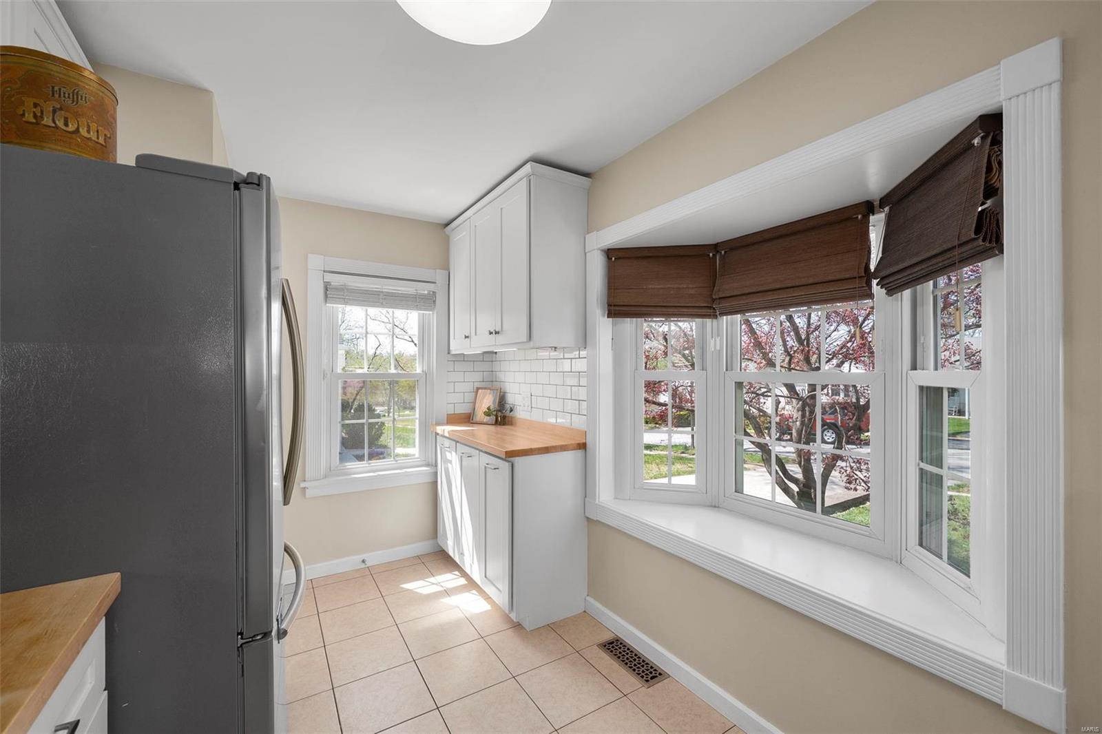 2820 Manderly Drive St. Louis, MO 63144 - Photo 17 of 51