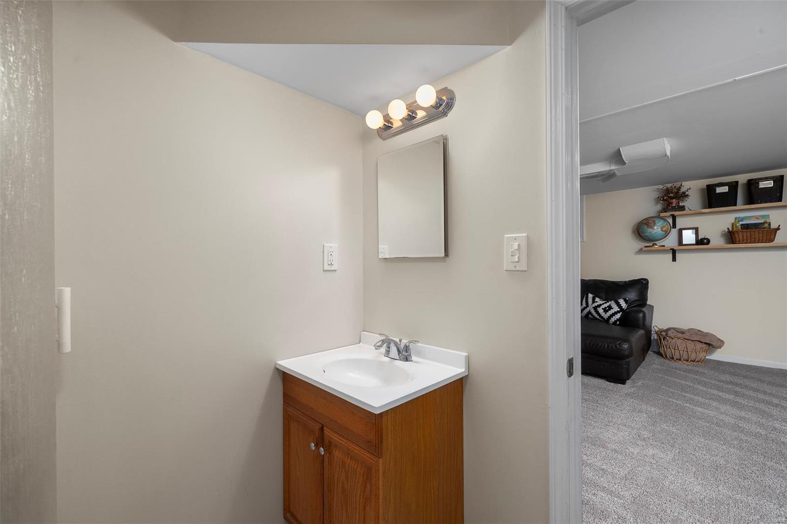 2820 Manderly Drive St. Louis, MO 63144 - Photo 29 of 51