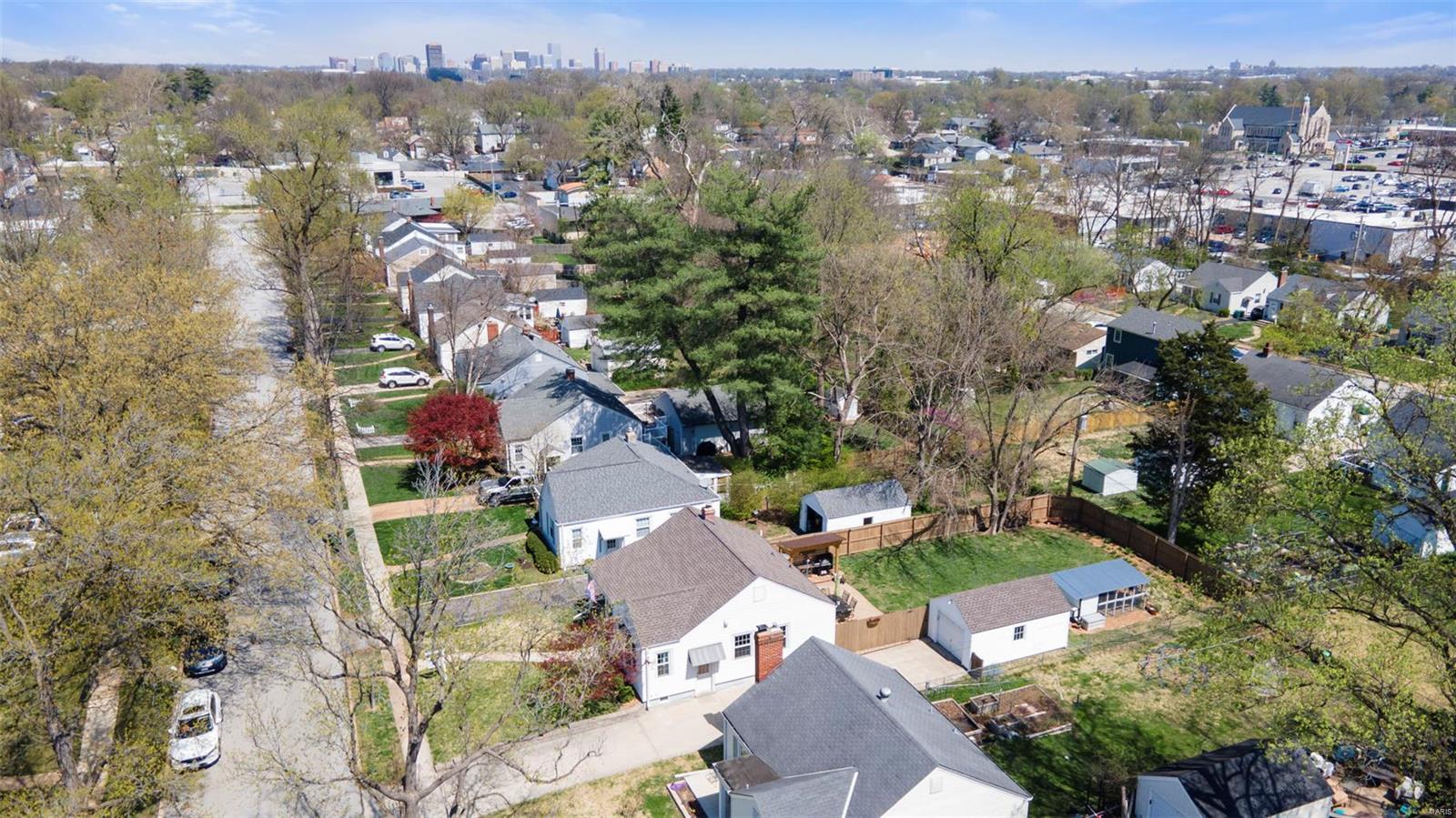 2820 Manderly Drive St. Louis, MO 63144 - Photo 3 of 51