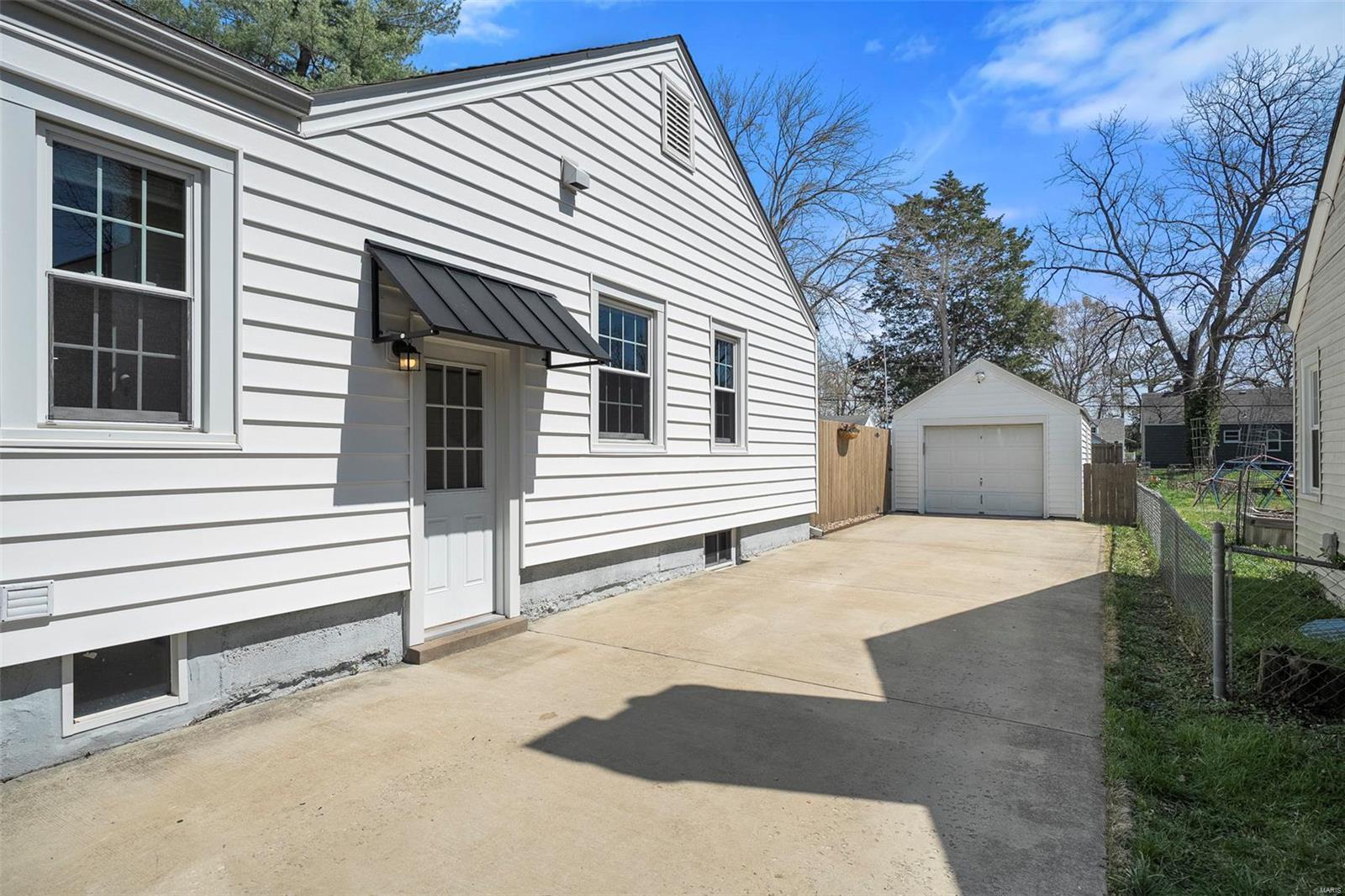 2820 Manderly Drive St. Louis, MO 63144 - Photo 41 of 51