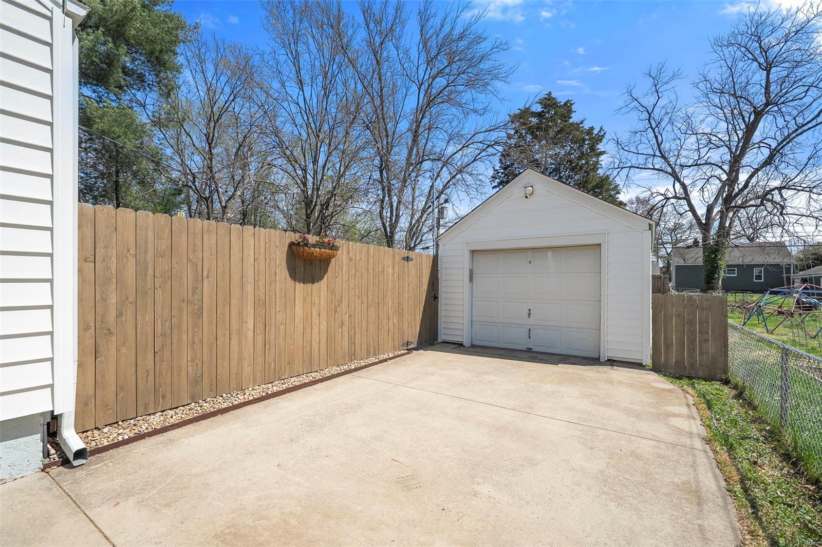 2820 Manderly Drive St. Louis, MO 63144 - Photo 42 of 51