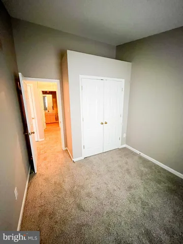 en empty room with windows and closet