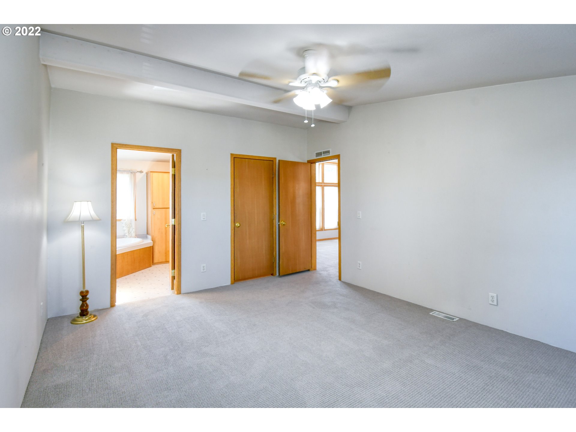 3021 Southwest River View Drive Pendleton, OR 97801 - Photo 15 of 32 a view of an empty room with window