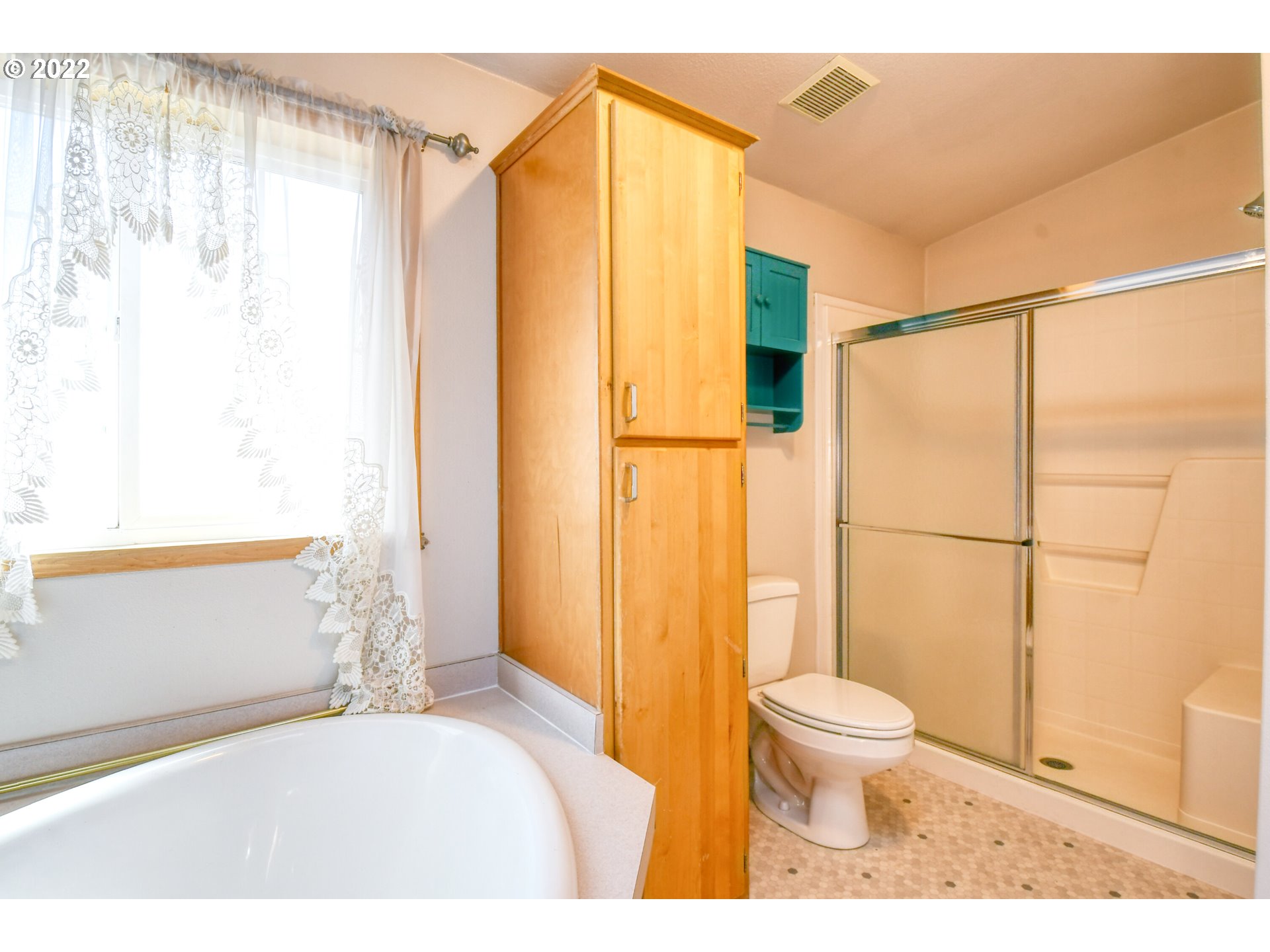 3021 Southwest River View Drive Pendleton, OR 97801 - Photo 17 of 32 a bathroom with a sink toilet and shower
