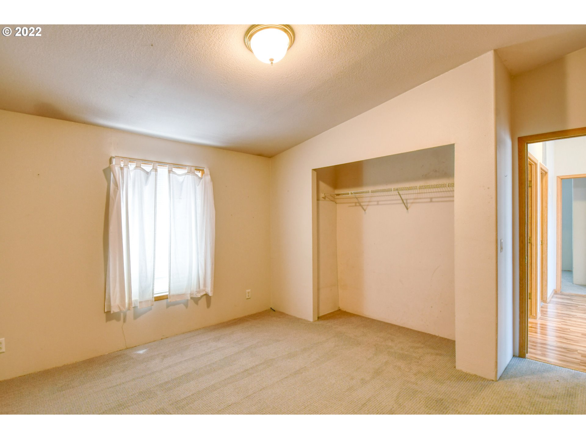 3021 Southwest River View Drive Pendleton, OR 97801 - Photo 22 of 32 a view of an empty room with a window