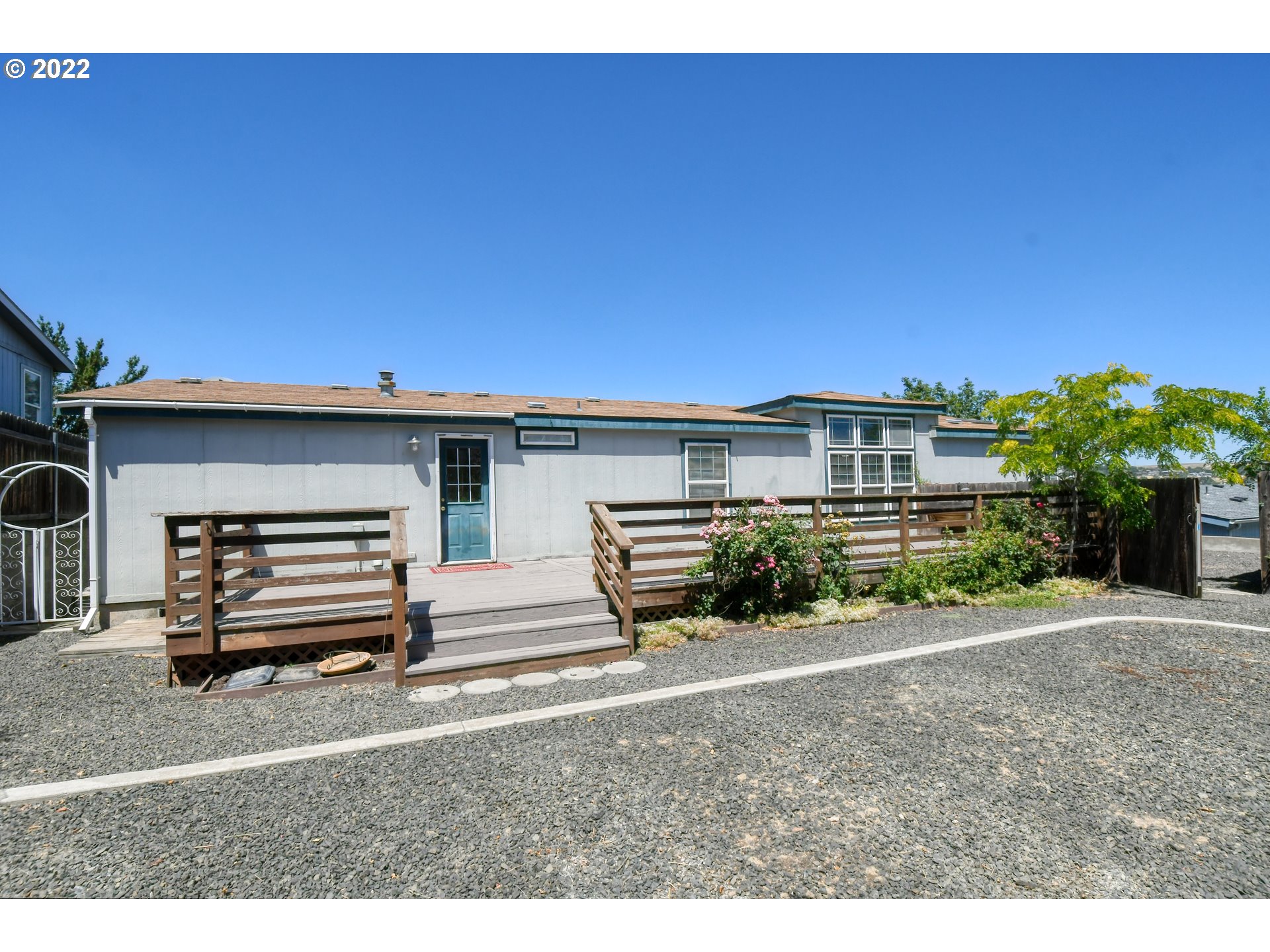 3021 Southwest River View Drive Pendleton, OR 97801 - Photo 24 of 32 a view of a house with a yard