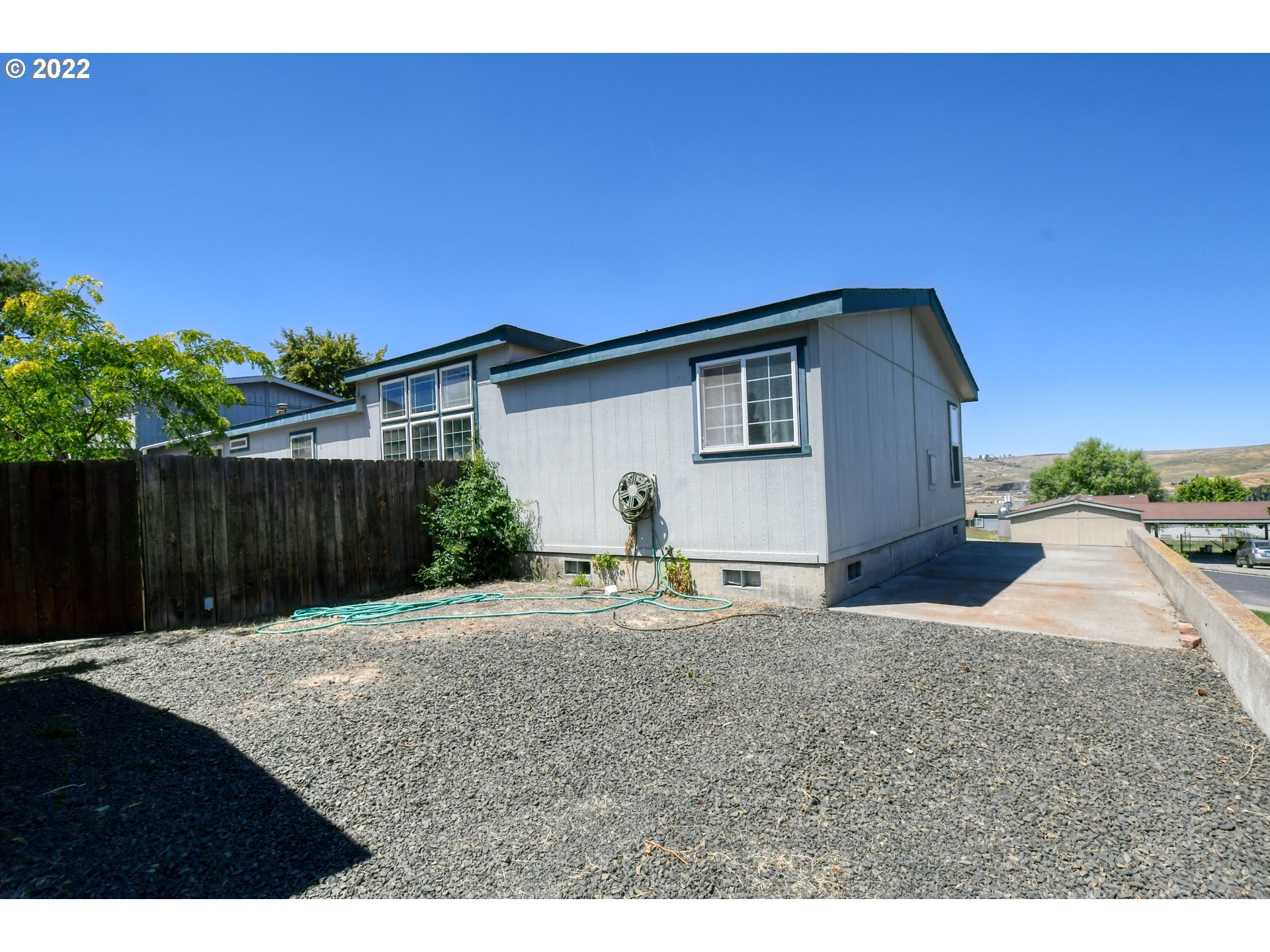 3021 Southwest River View Drive Pendleton, OR 97801 - Photo 32 of 32 a backyard of a house with table and chairs