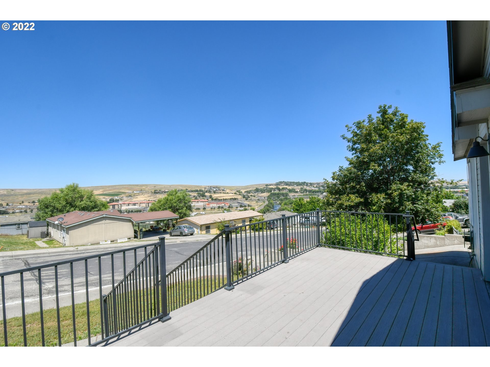 3021 Southwest River View Drive Pendleton, OR 97801 - Photo 4 of 32 a view of a terrace with a garden