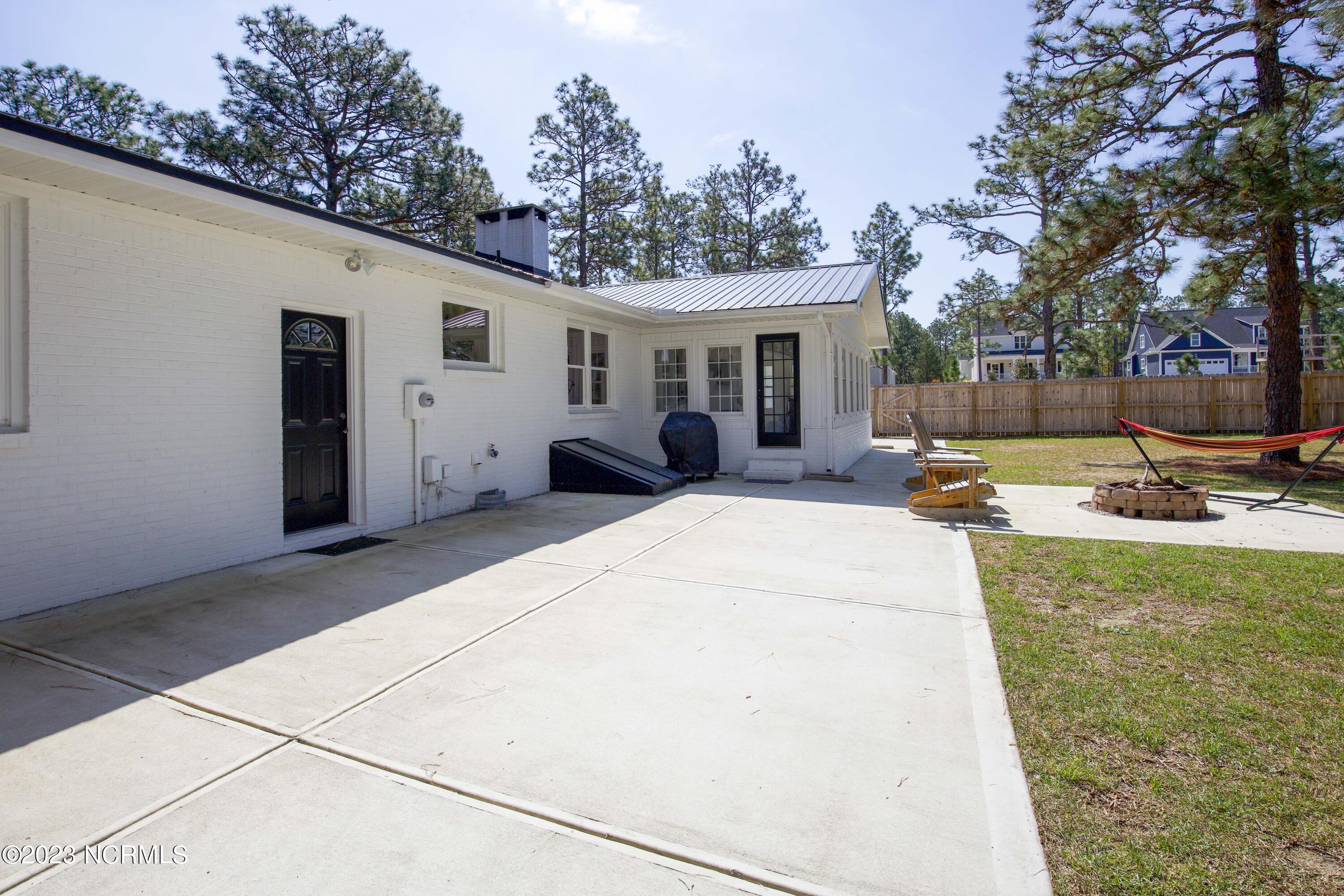 140 South Knoll Road Southern Pines, NC 28387 - Photo 45 of 54 140 S Knoll Rd-60
