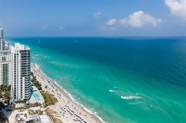 a view of a big yard of the house