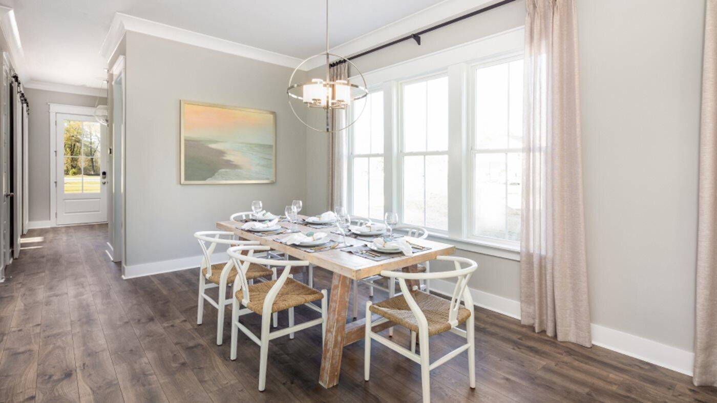 109 Snow Street Summerville, SC 29486 - Photo 7 of 37 PINCKNEY DINING ROOM