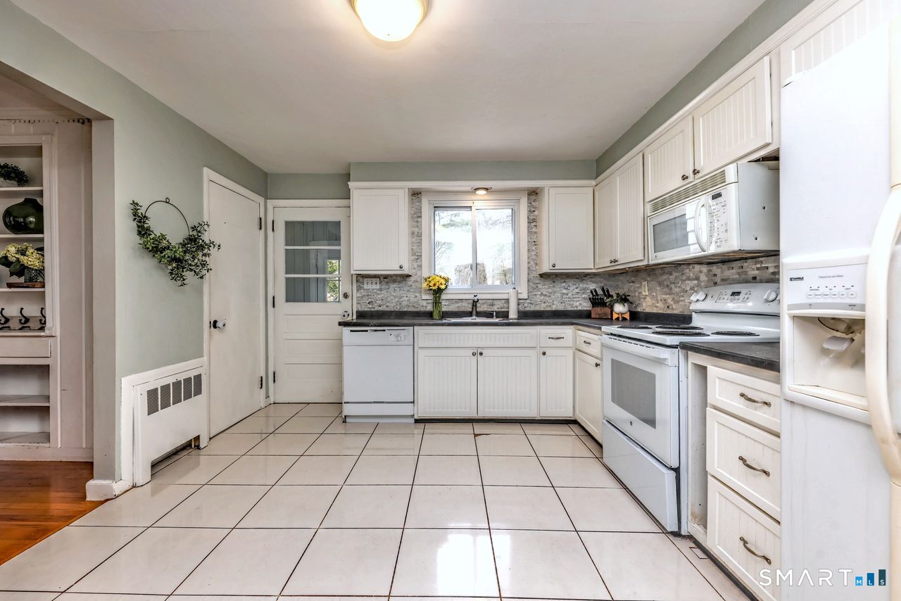343 Smith Farm Road Orange, CT 06477 - Photo 14 of 40