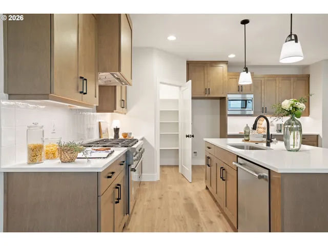 $975,000 | 2885 Northwest 114th Terrace, Portland, OR 97229