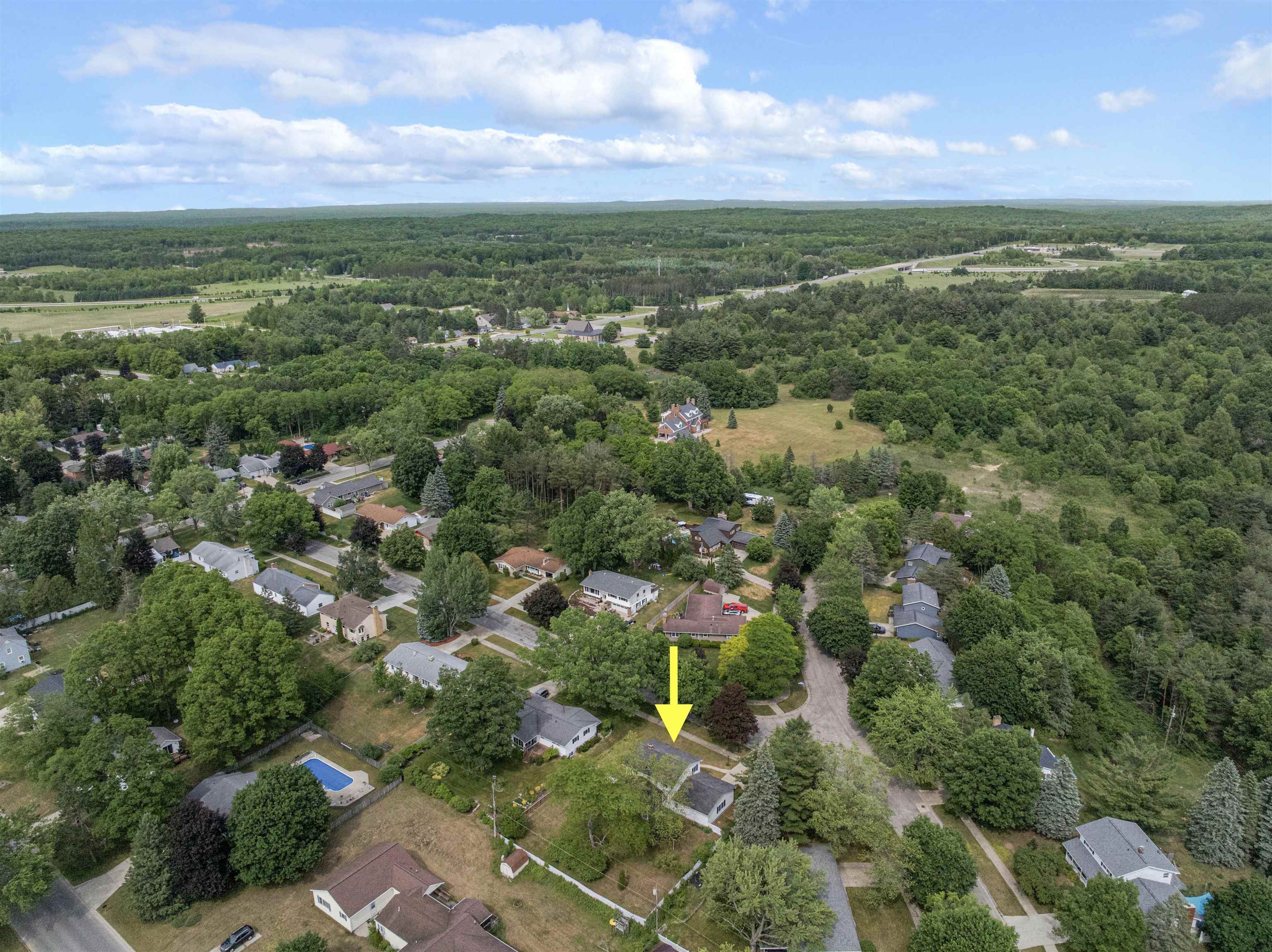 424 Crestview Street Cadillac, MI 49601 - Photo 6 of 62 1946655-64ca0f4d-de08-485a-8e3d-a3080952c062.JPG