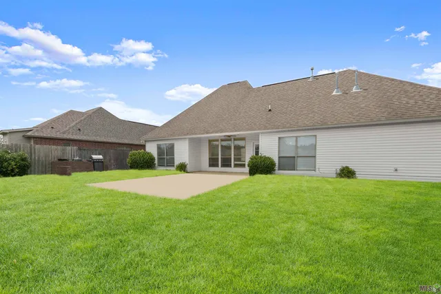 $2,365 | 11414 Pleasant Knoll Drive, Denham Springs, LA 70726