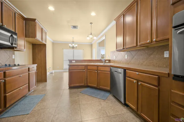 $2,365 | 11414 Pleasant Knoll Drive, Denham Springs, LA 70726