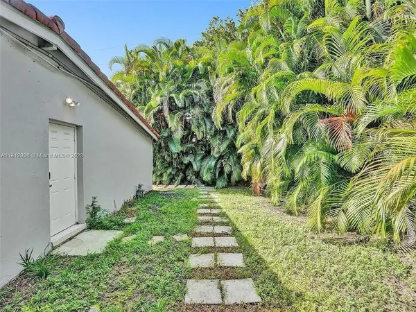 $4,750 | 2500 Northeast 19th Street, Pompano Beach, FL 33062