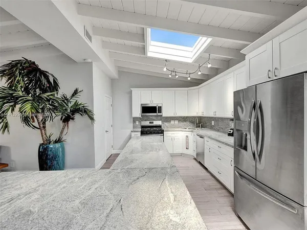 $4,750 | 2500 Northeast 19th Street, Pompano Beach, FL 33062