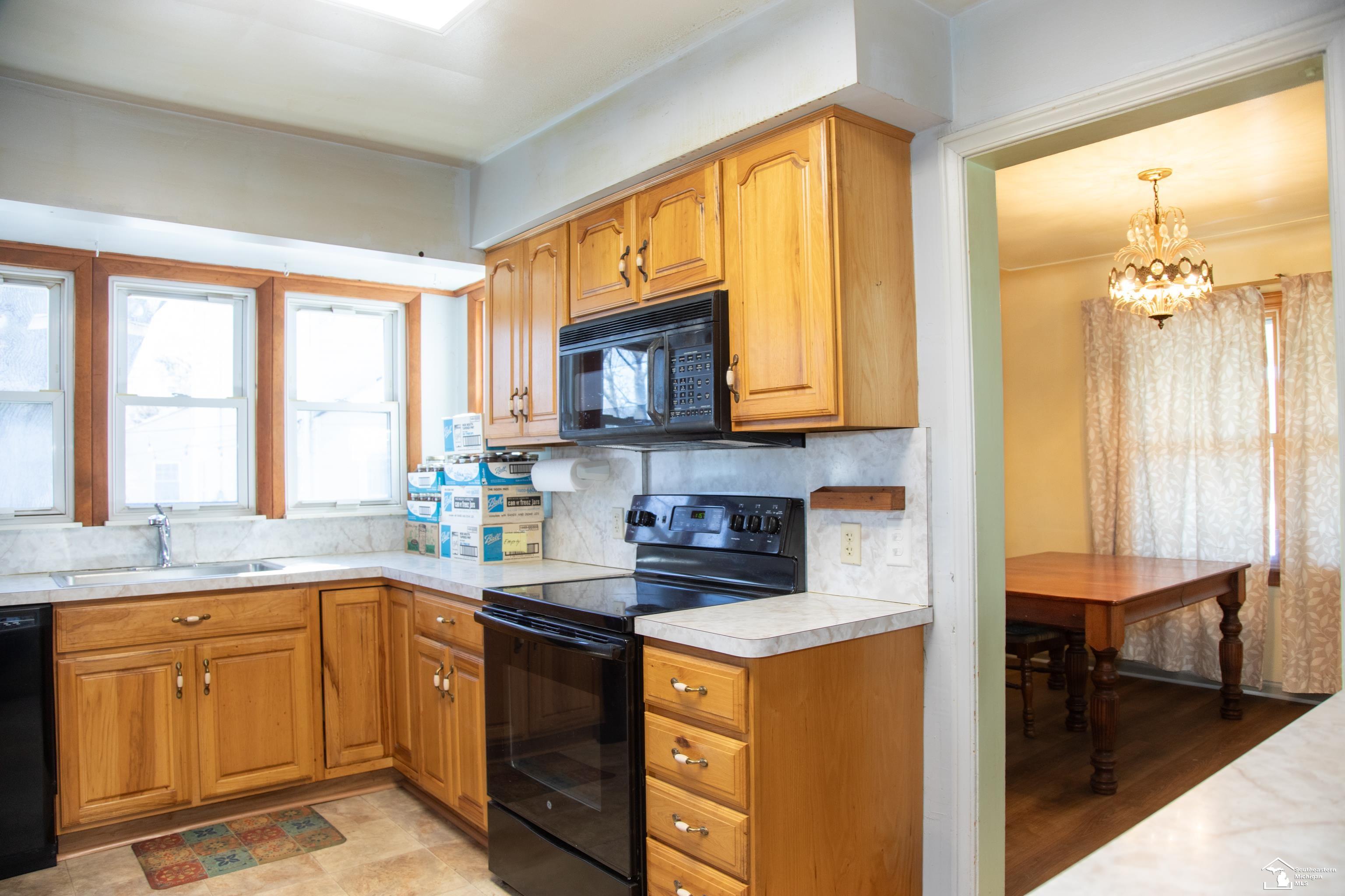 15708 Goddard Road Allen Park, MI 48101 - Photo 8 of 33