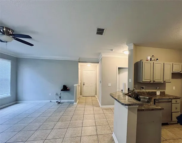 $140,000 | 17942 Villa Creek Drive, Unit 17942, Tampa, FL 33647