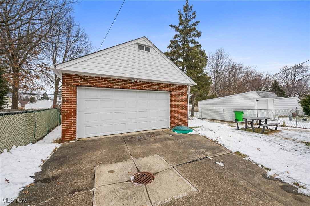 1332 Mayfield Ridge Road Cleveland, OH 44124 - Photo 24 of 25 Garage