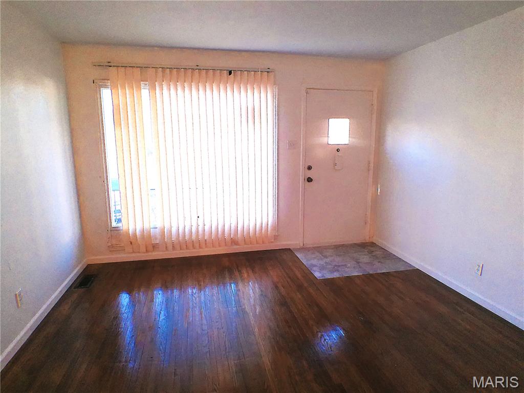 338 Lancashire Road St. Louis, MO 63137 - Photo 2 of 18