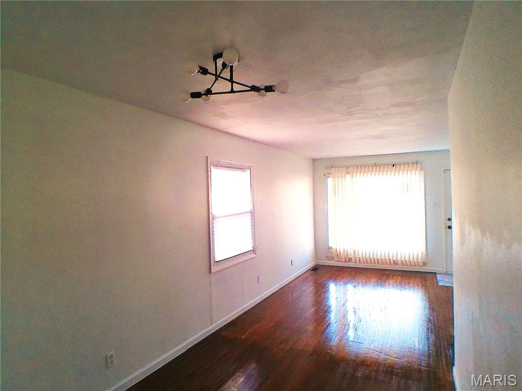 338 Lancashire Road St. Louis, MO 63137 - Photo 4 of 18