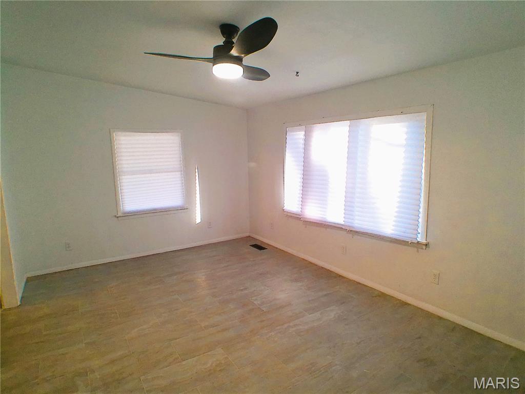 338 Lancashire Road St. Louis, MO 63137 - Photo 5 of 18