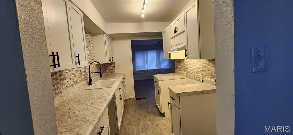 338 Lancashire Road St. Louis, MO 63137 - Photo 7 of 18