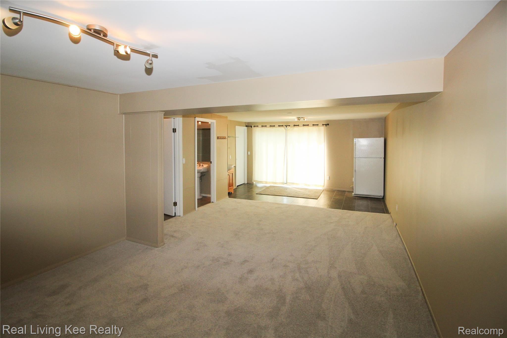 2939 Meadowbrook Drive Rochester, MI 48309 - Photo 18 of 29 IMG_6595.jpg