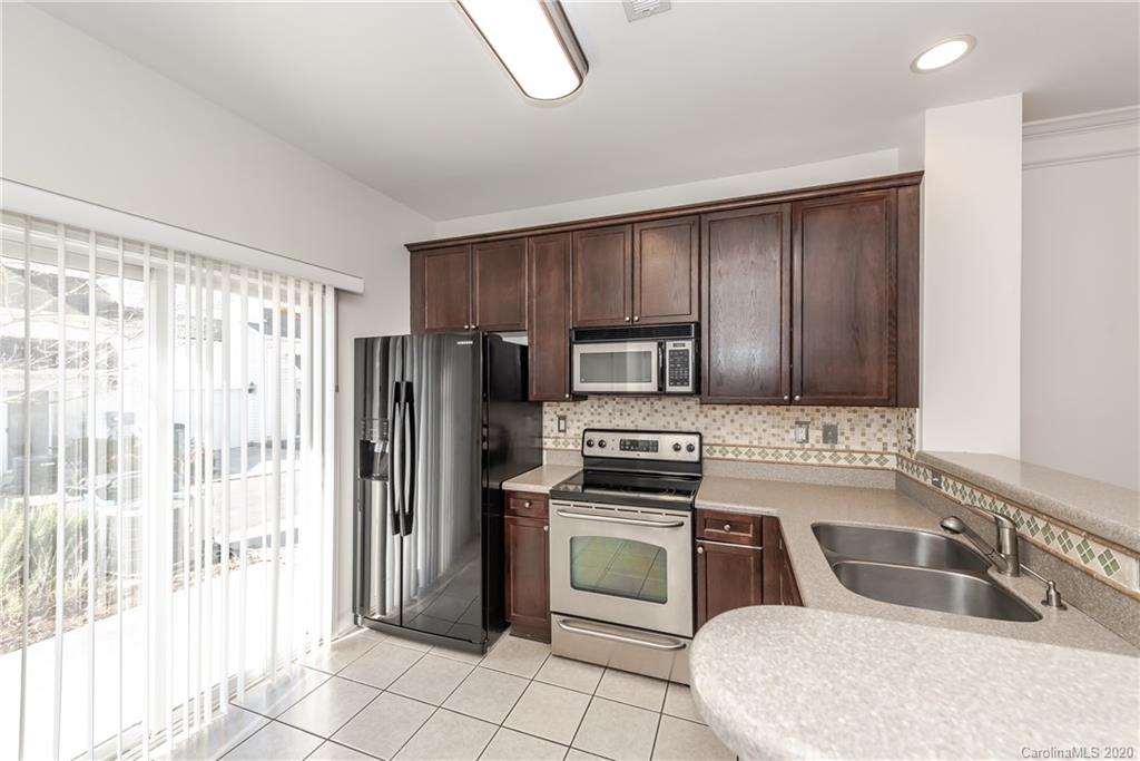 8337 Scotney Bluff Avenue Charlotte, NC 28273 - Photo 15 of 31 a kitchen with stainless steel appliances granite countertop a refrigerator and a sink