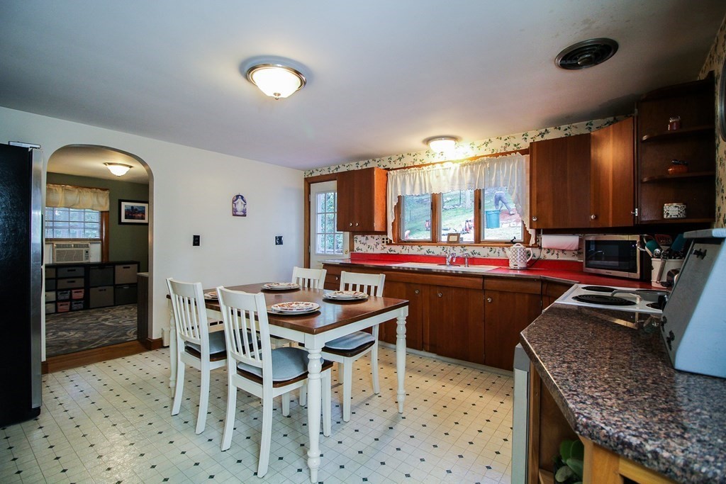 28 Grove Street Saugus, MA 01906 - Photo 11 of 42 Gallery Image 11