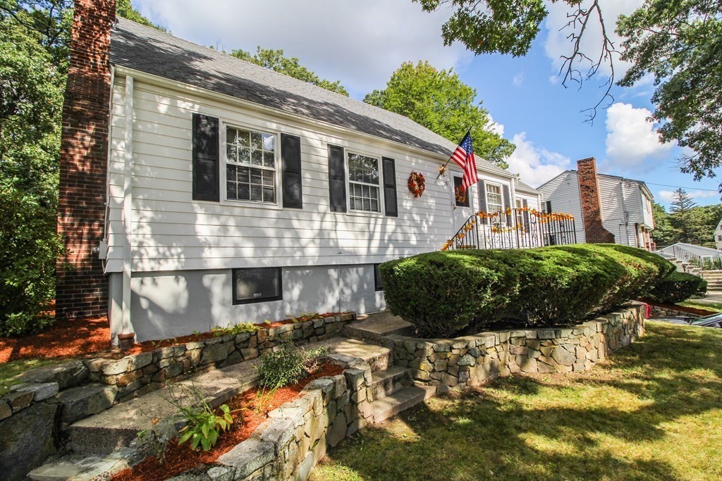 28 Grove Street Saugus, MA 01906 - Photo 4 of 42 Gallery Image 4